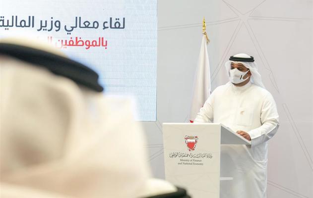 معالي وزير المالية والاقتصاد الوطني يلتقي عدداً من موظفي الوزارة بمناسبة حصولهم على شهادات أكاديمية عليا